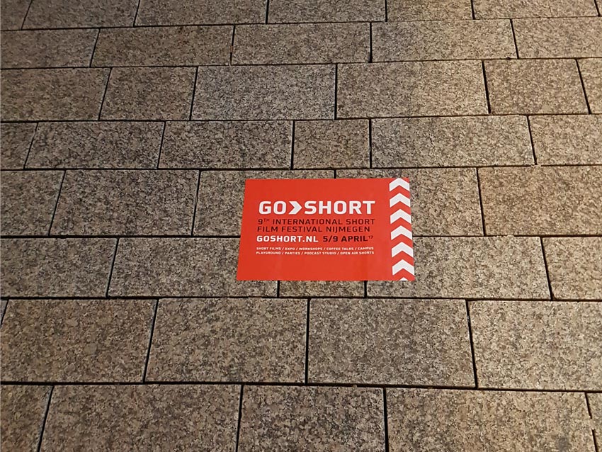 Campanha de adesivos de rua GoShort