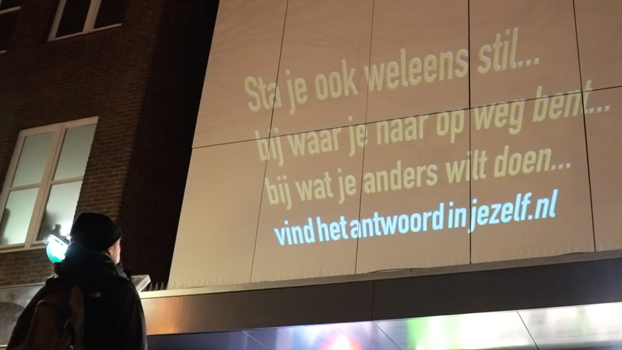 Out of home advertising dmv walking-beamer.