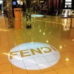 Projektion på et butiksgulv