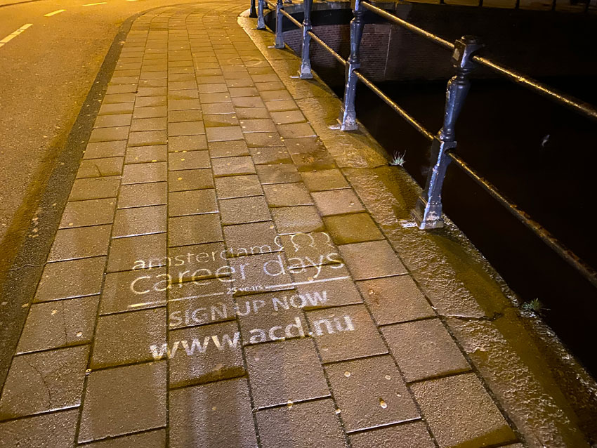 Kreda reklamowa Dni Kariery w Amsterdamie