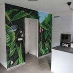 Mural tropical na casa