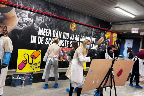 Oficina de graffiti no café de apoiadores Mechelen