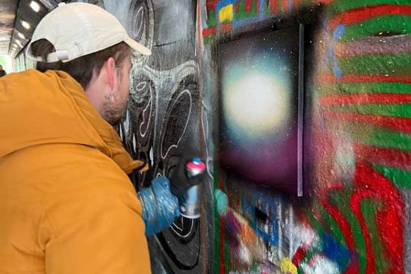 Wycieczka przyjaciół graffiti w Rotterdamie
