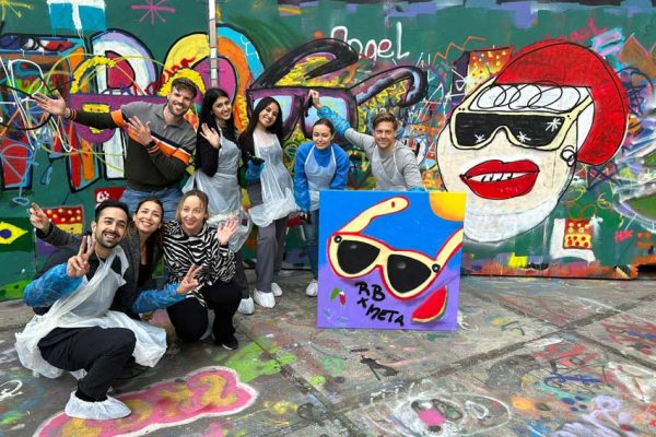 Luxottica graffitiworkshop bij NDSM