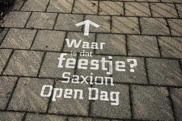 Tijdelijke straatmarkeringen Saxion open dag