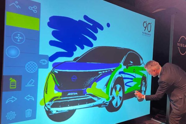 Interactieve graffiti wall tijdens Nissan event