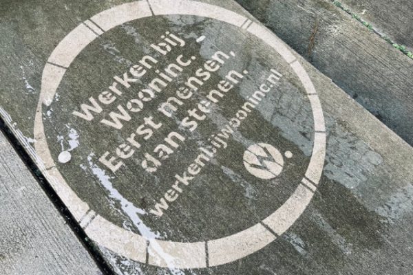 Reverse graffiti campagne Wooninc