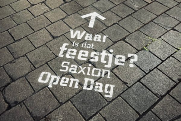 Tijdelijke straatreclame Saxion open dag
