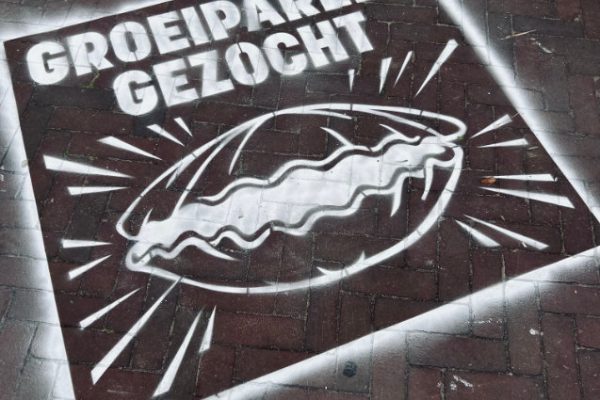 Groeiparels straatreclame in Voorschoten