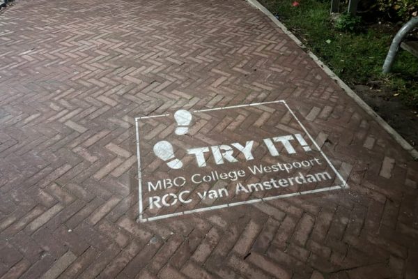 Tijdelijke buitenreclame open dag MBO college