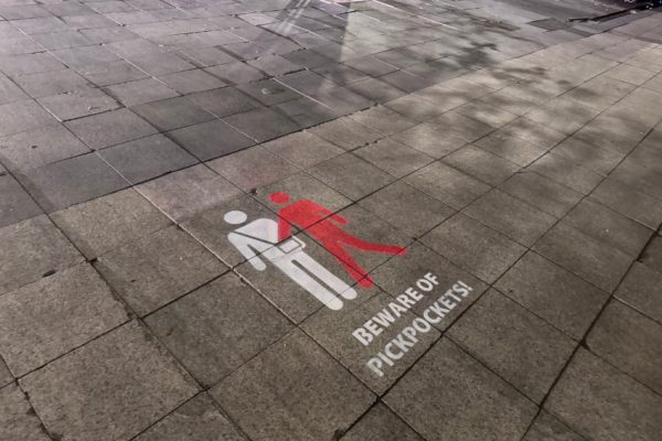 Pickpockets straatmarkeringen Amsterdam