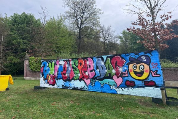Graffiti spuiten tijdens buitenspeeldag Brasschaat