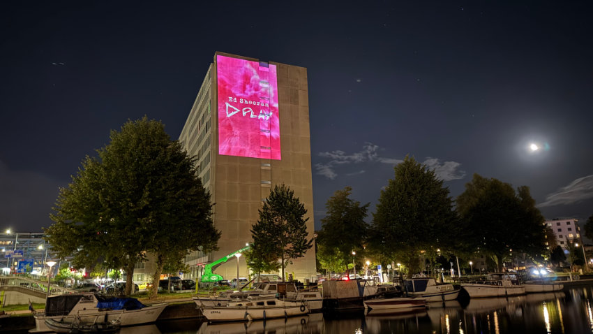 Buitenprojectie albumrelease Ed Sheeran