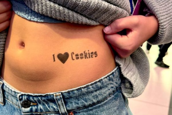 Tijdelijke Semrush tattoos tijdens vakbeurs