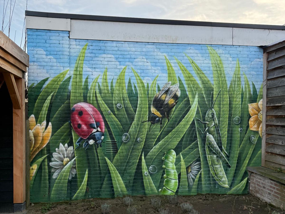 Natuurlijke muurschildering op tuinmuur